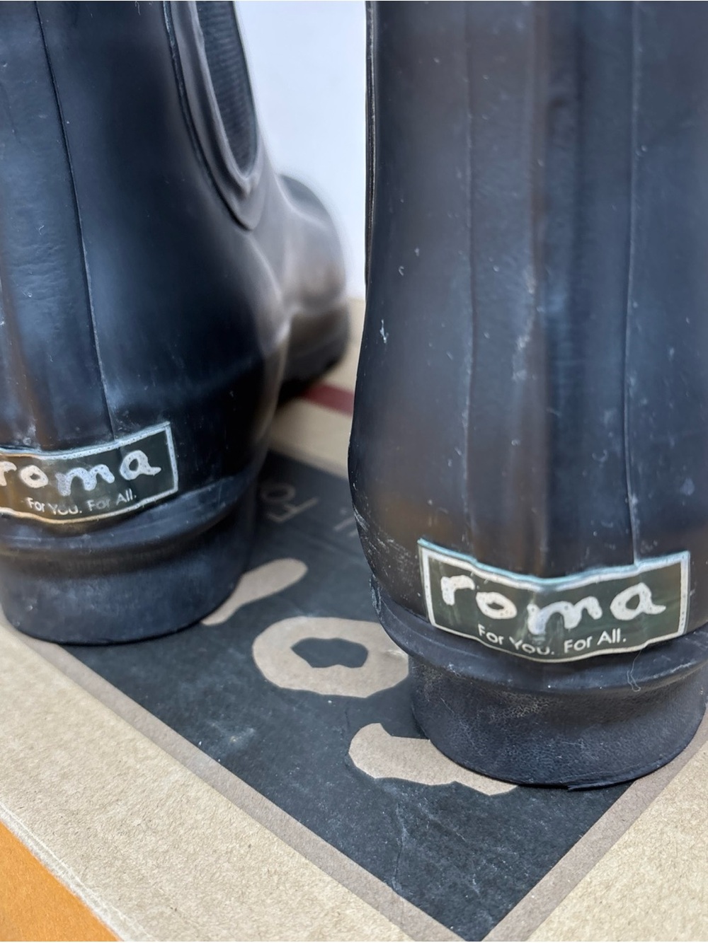 Sz 9 Roma Black Women's Chelsea Rain Ankle Boots used need cleaning 🧽 - Picture 4 of 17